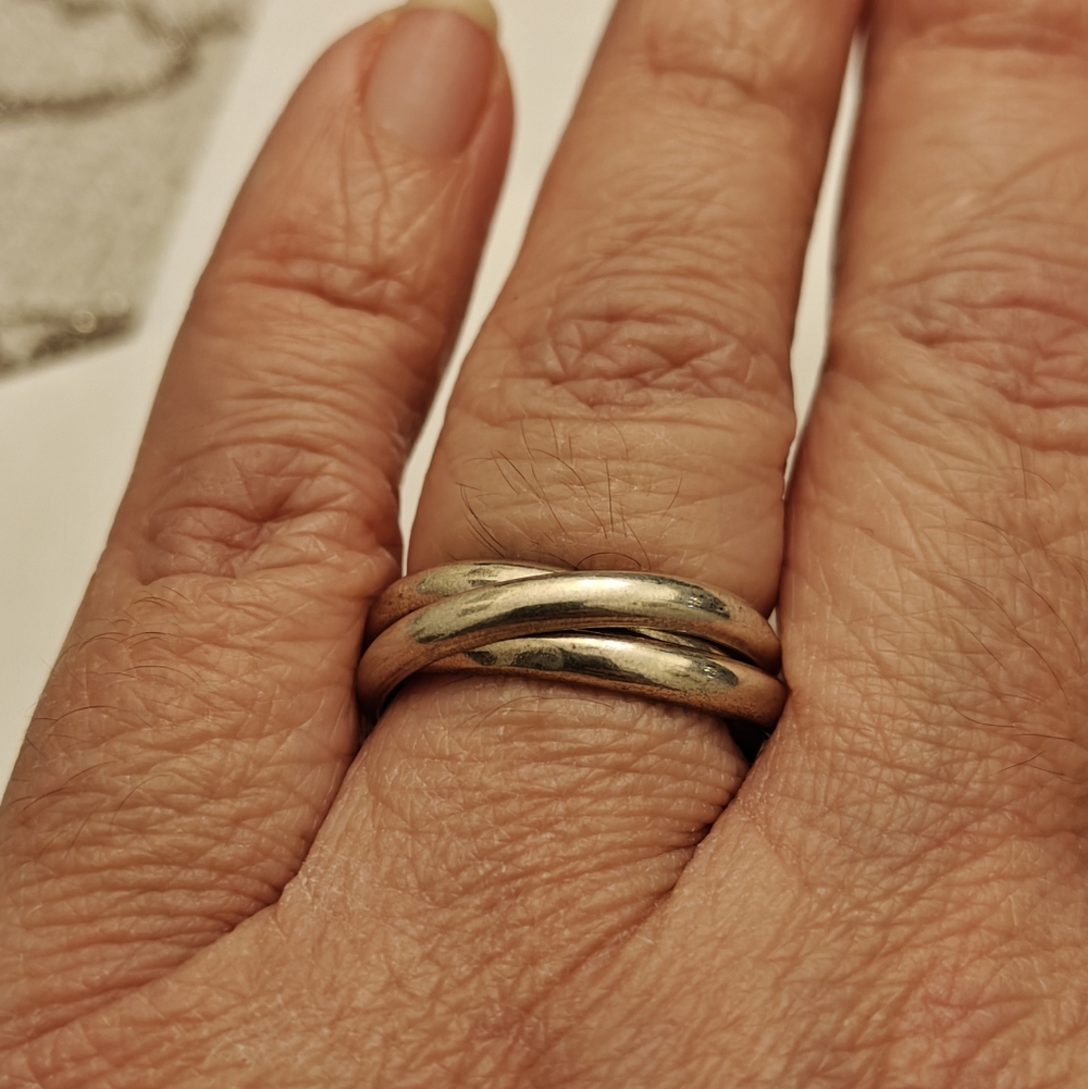 Elegant Silver Three Interlocking Band Rings - Picture 6 of 12